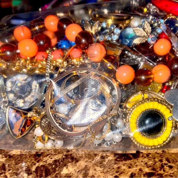 4lb jewelry lots - Picture 4 of 5